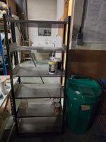 F44: 4 étagères légères métalliques, paniers vide + Poubelle… (photo 2)