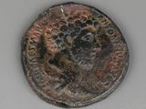 une image d'une pièce de monnaie sur laquelle figure un visage