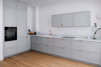 Cuisine "PLUM LIVING HELL LUPIGRIS "moderne en angle d’envir…