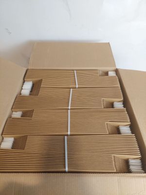 une boîte en carton contenant plusieurs brosses à dents