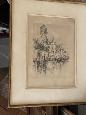 une photo d'une photo d'un bâtiment surmonté d'une tour horloge