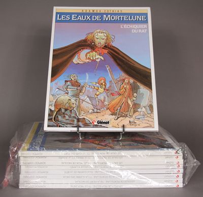 plusieurs livres empilés sur une table