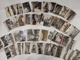 un lot de vieilles cartes postales sur une table