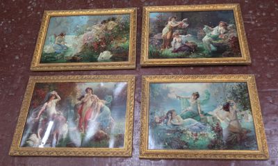 quatre tableaux encadrés représentant des femmes dans un jardin, accrochés au mur