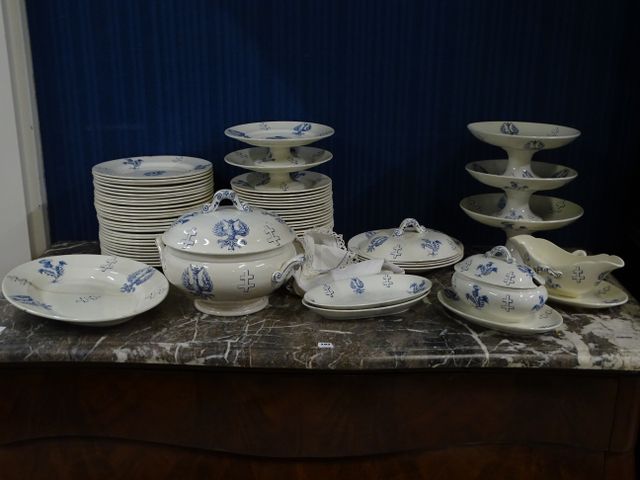 Luneville France : partie de service de table en faïence à décor ...