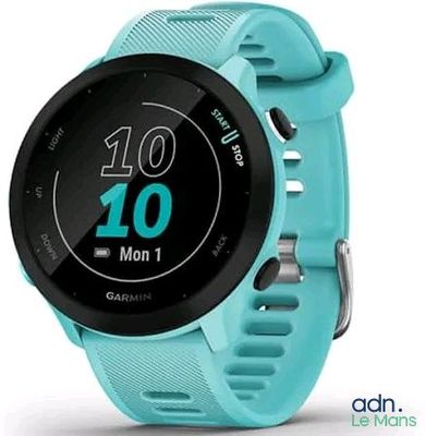 gros plan d'une montre intelligente sur fond blanc