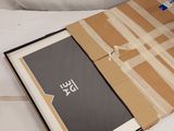 une photo d'un livre ouvert sur un lit