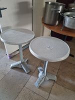 2 guéridons piétement en fonte grise, plateau rond