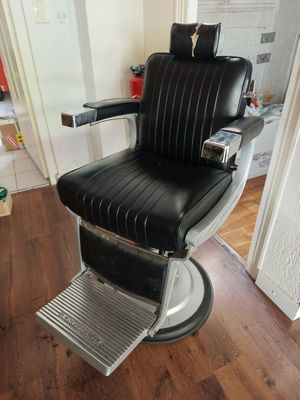 Fauteuil de barbier BELMONT. FRAIS 14,28 % TVA RECUPERABLE.