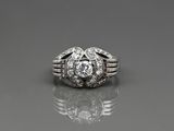 une bague en diamant et or blanc