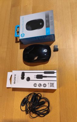 Lot de deux articles : - Souris HP Wireless Mouse 200