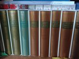 beaucoup de livres sur une étagère