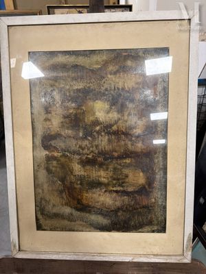 tableau représentant un paysage, encadré, posé sur une étagère dans une pièce