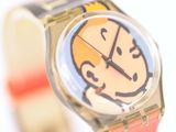 un gros plan d'une montre sur laquelle figure un personnage de dessin animé