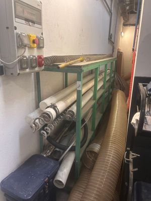 1 rayonnage métal + lot de vis sans fin