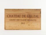 a wooden plaque with the words chateau de ebuzall on it