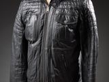 une veste en cuir noir sur un mannequin mannequin mannequin mannequin mannequin mannequin mannequin mannequin mannequin mannequin