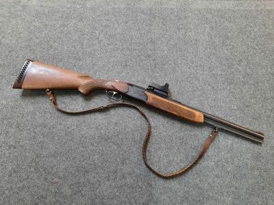a rifle that is laying on the floor