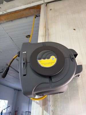 a picture of a machine that is hanging from the ceiling