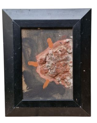 une image représentant un tableau représentant un poisson dans un cadre noir