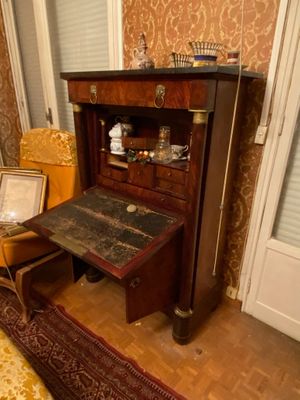 a small desk in the corner of a room