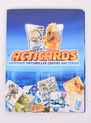 une image représentant une photo d'un jeu de cartes appelé « Acticards »