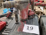 une photo montrant un tas d'outils posés sur une boîte
