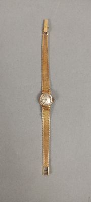 une image d'une montre-bracelet en or avec un cadran blanc