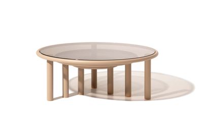 une image d'une table avec un plateau en verre sur un fond blanc