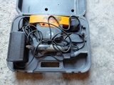 un outil dans une boîte à outils contenant des fils et encore des fils