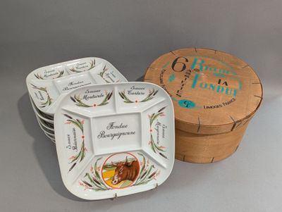 quatre assiettes ornées de motifs différents et une boîte avec un couvercle