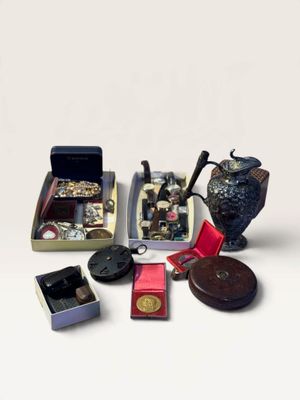 a lot of small objects that are sitting on a table