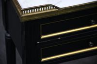 Paire de tables de nuit en bois laqué noir ouvrant par deux … (photo 5)
