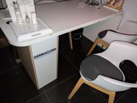 Bureau en mélaminé laqué blanc (photo 2)