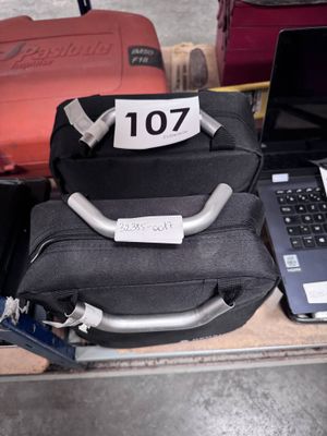 lot de deux sacs de produits d'entretien