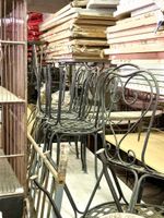 Env. 20 sièges en fer forgé, le dossier à décor d’arabesques… (photo 2)