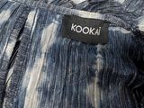 a close up of a pair of jeans with a label on it