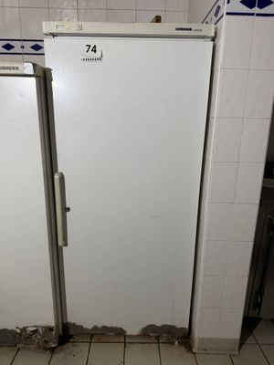 Un congélateur à tiroirs LIEBHERR 75X66X170cm