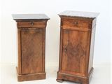 paire de tables de chevet anciennes en bois, avec plateau et pieds en marbre