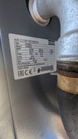 A l'extérieur : un compresseur ALTAS COPCO type GA 18V SD+ d… (photo 2)