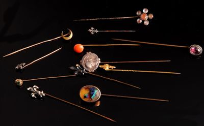 Lot d'épingles en or jaune et métal doré dont : - Photo 1