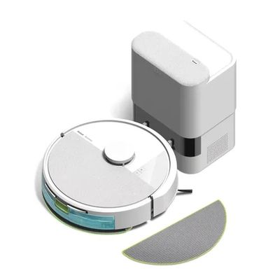 une image représentant un aspirateur robot et un tampon de nettoyage