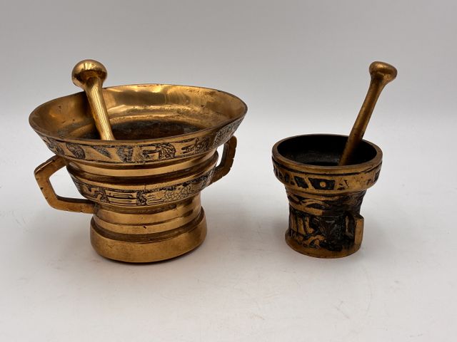 Deux mortiers en bronze