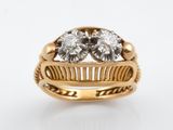 une image représentant une bague en or sertie de deux diamants