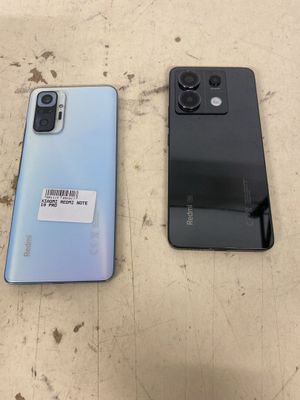 Deux Samsung Galaxy S9 et S9e sont placés l'un à côté de l'autre
