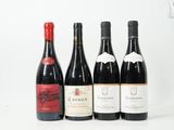 quatre bouteilles de vin sont alignées sur une surface blanche