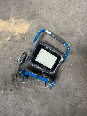 vue de dessus d'un projecteur posé au sol