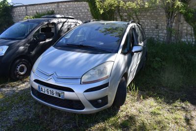 Citroën C4 imm. AJ-616-RN du 24/11/2008, 355.597 km. J.1 : V…