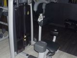 a machine that is sitting on the floor in the room