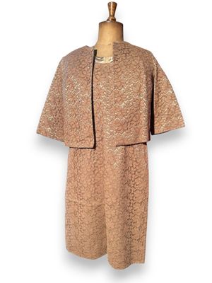 une image d'une robe et d'une veste sur un mannequin, un mannequin, un mannequin, un mannequin, un mannequin, un mannequin, un mannequin, un mannequin, un mannequin, un mannequin, un mannequin, un mannequin, un mannequin, un mannequin, un mannequin, un mannequin, un mannequin, un mannequin, un mannequin, un mannequin, un mannequin, un mannequin, un mannequin, un mannequin, un mannequin, un mannequin, un mannequin, un mannequin, un mannequin, un mannequin, un mannequin, un mannequin,
